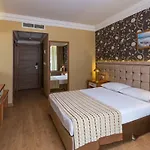 Letoile 4* إتْشميلير